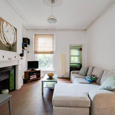 Family Friendly Flat Just Minutes From The Beach! Portsmouth Exterior photo