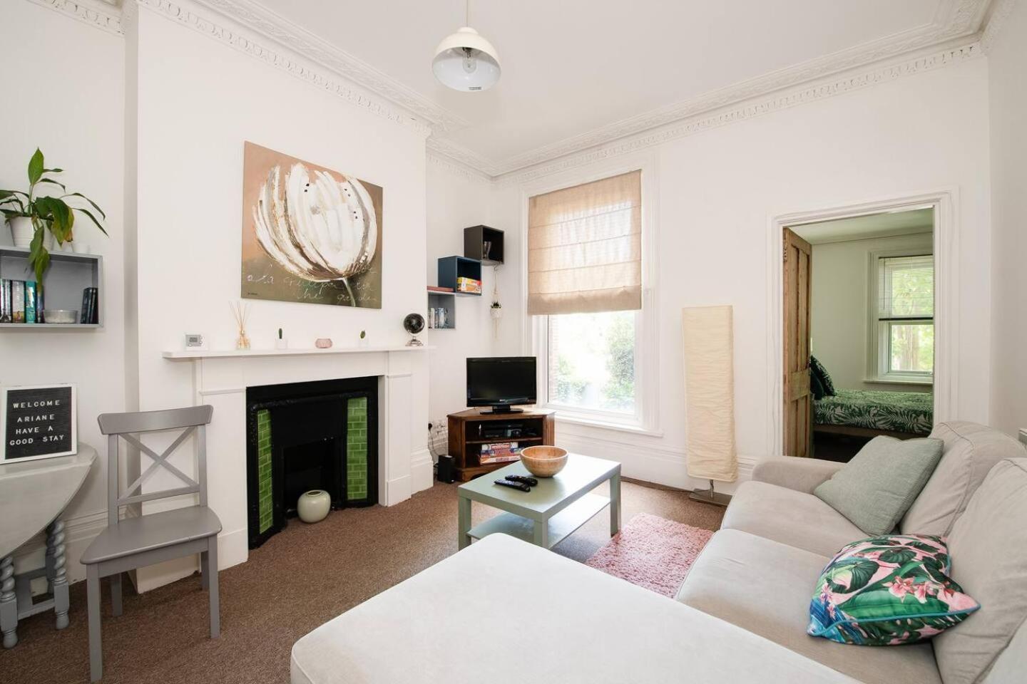 Family Friendly Flat Just Minutes From The Beach! Portsmouth Exterior photo