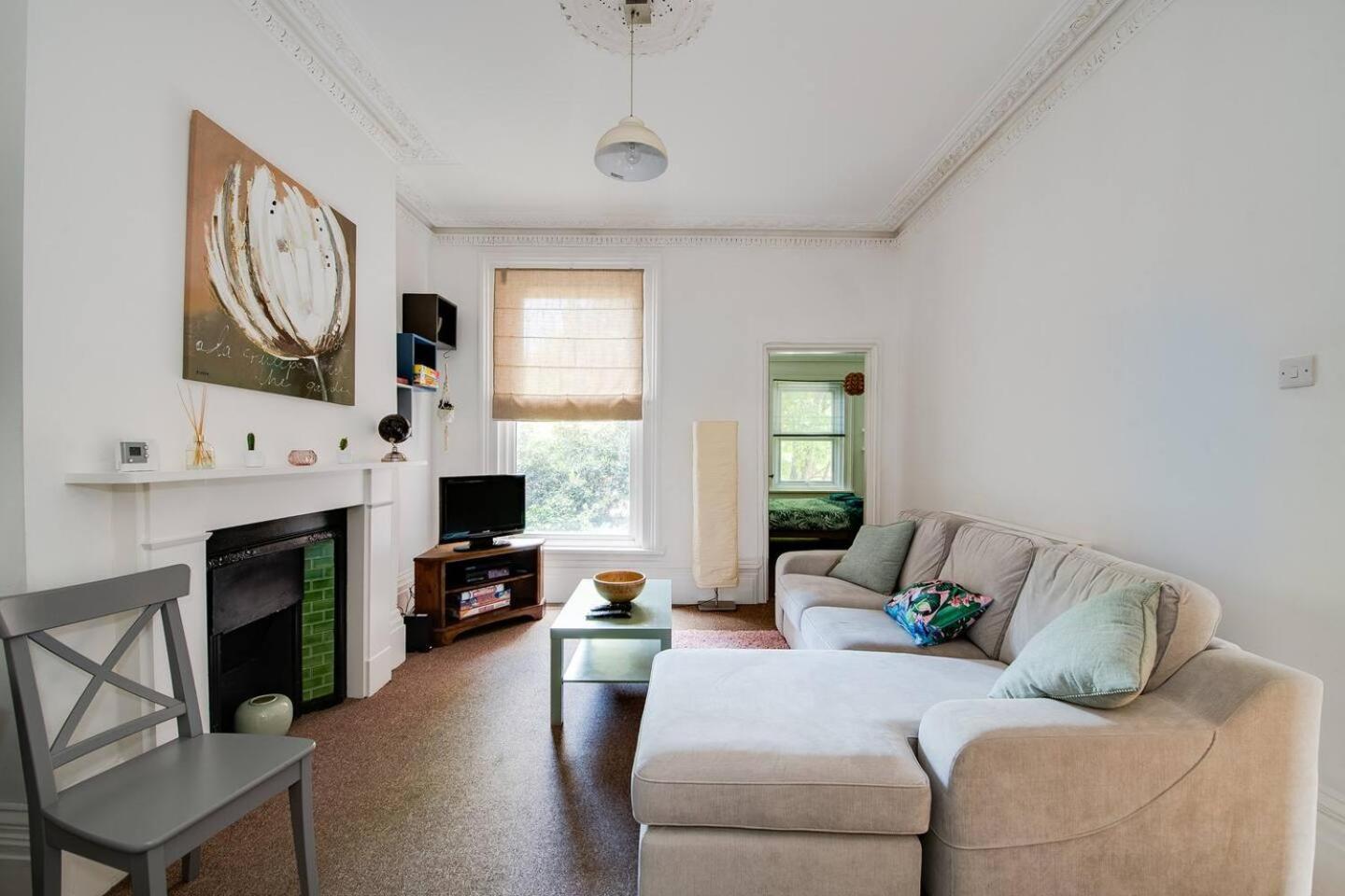 Family Friendly Flat Just Minutes From The Beach! Portsmouth Exterior photo