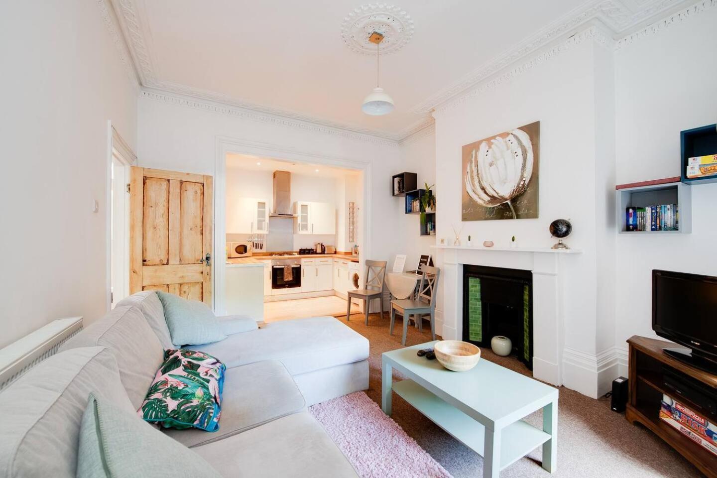 Family Friendly Flat Just Minutes From The Beach! Portsmouth Exterior photo